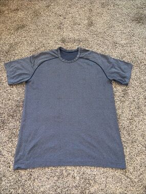Lululemon Men’s Metal Vent Tech T-Shirt size medium